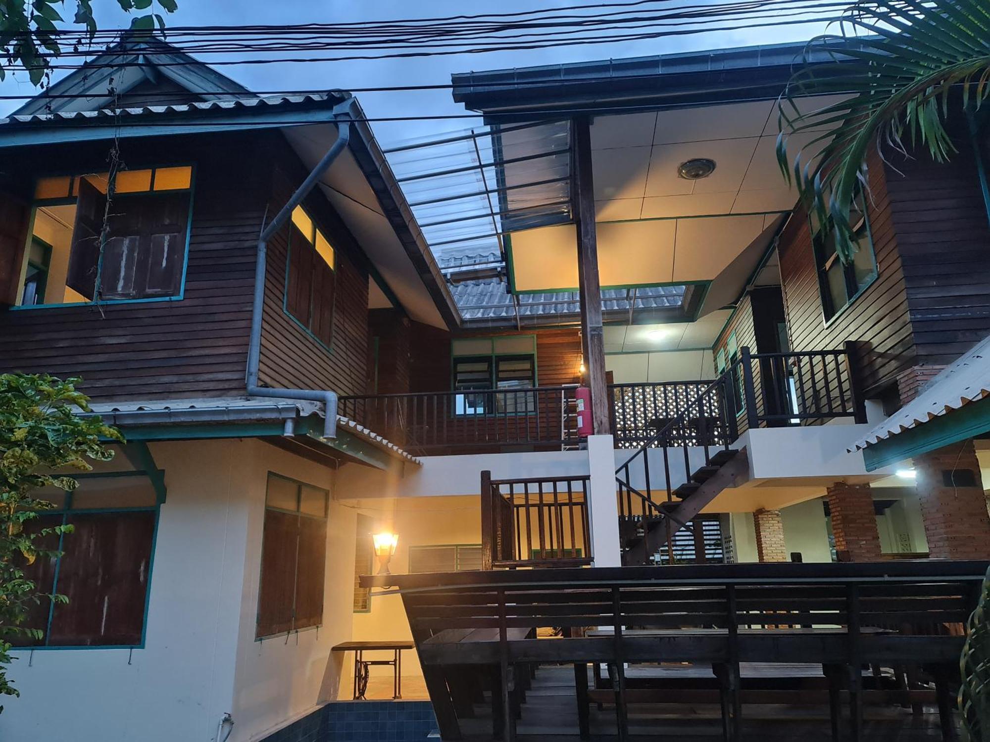 Tepbunthomhouse Ayutthaya Apartment Bagian luar foto