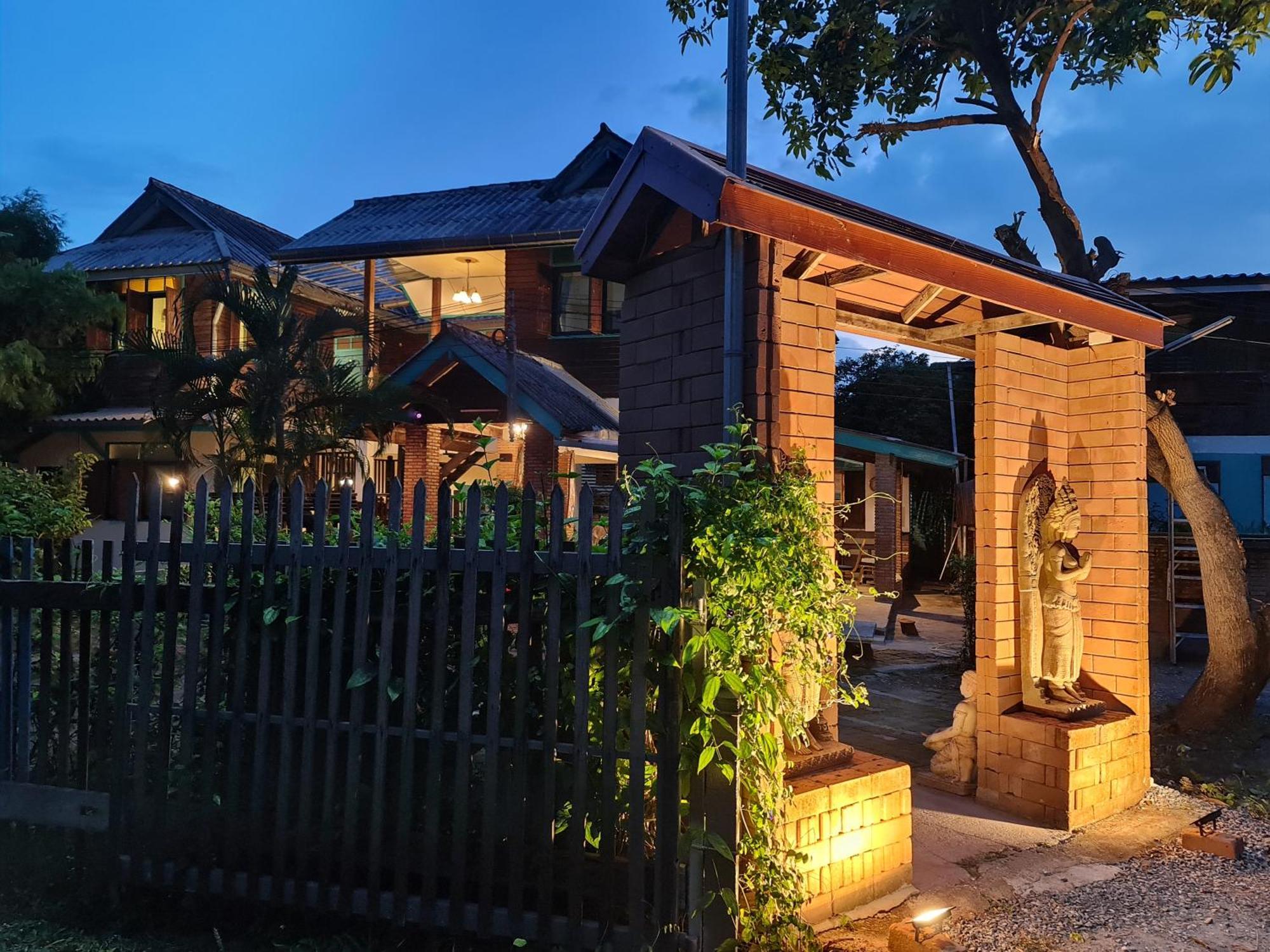 Tepbunthomhouse Ayutthaya Apartment Bagian luar foto