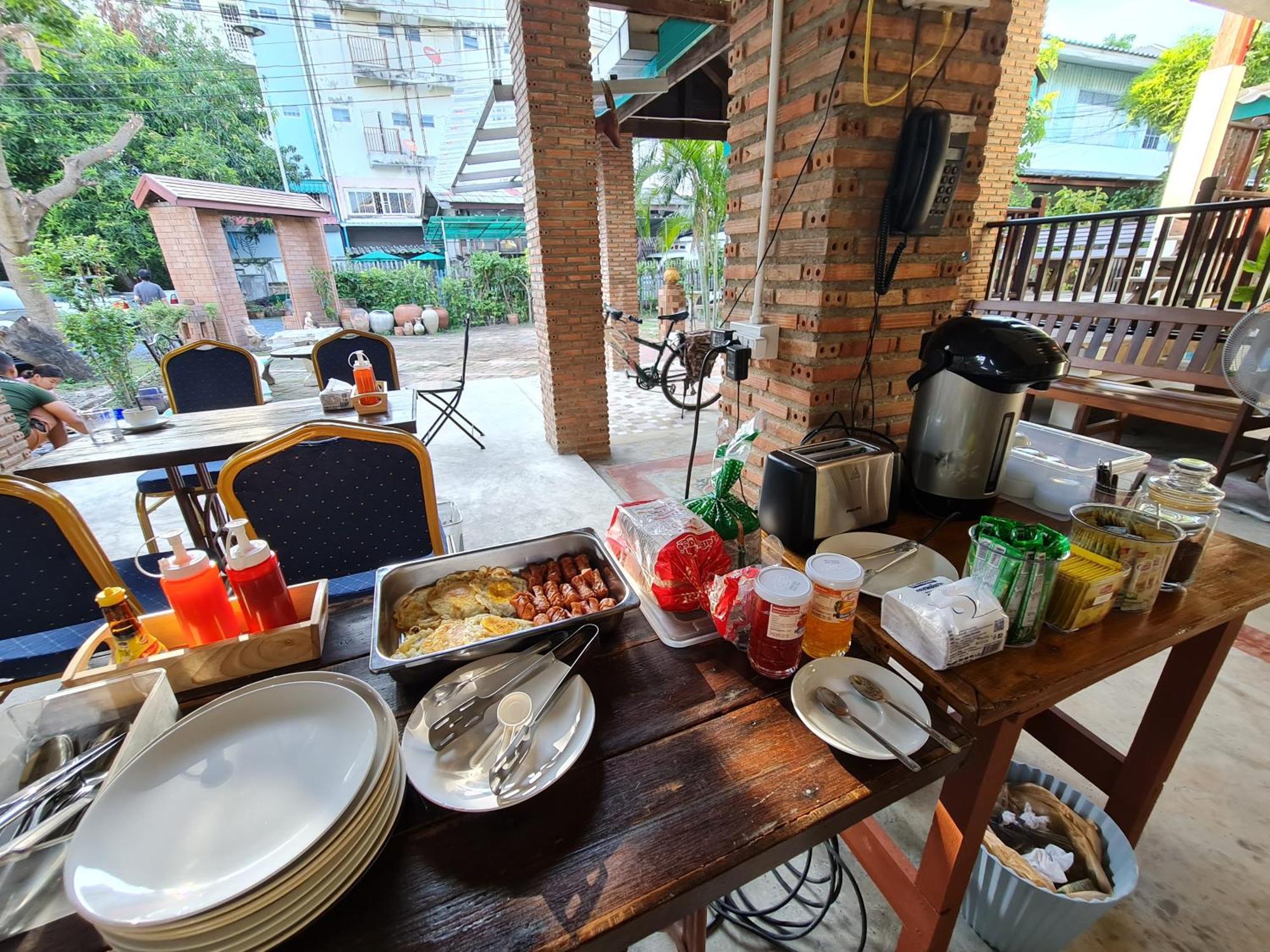 Tepbunthomhouse Ayutthaya Apartment Bagian luar foto