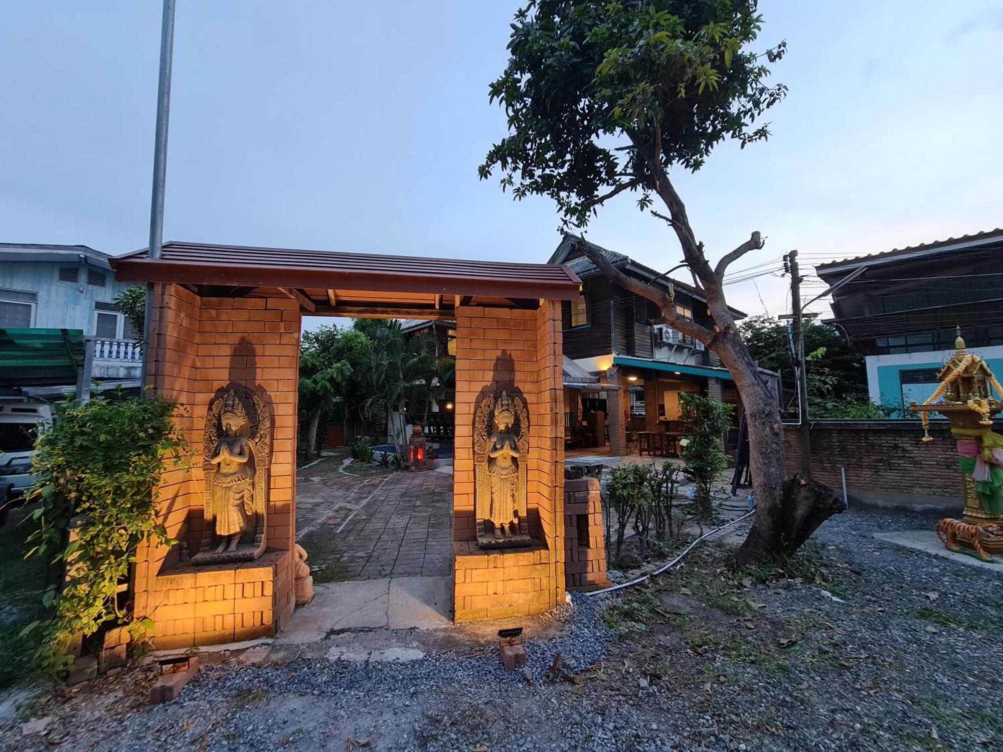 Tepbunthomhouse Ayutthaya Apartment Bagian luar foto