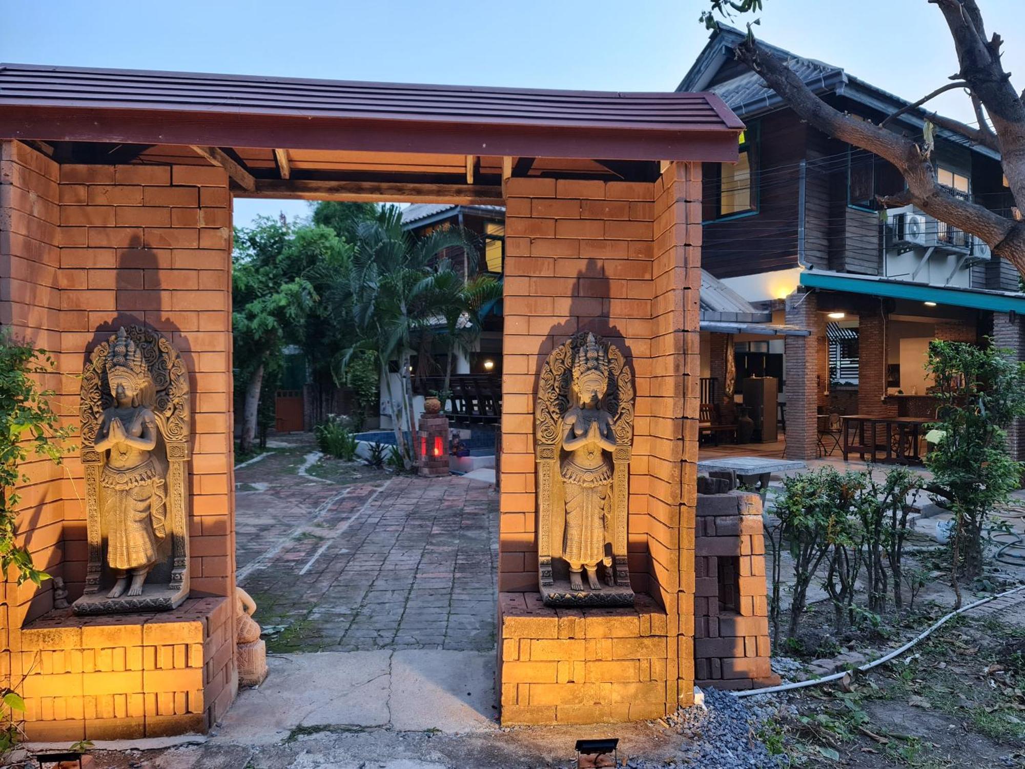 Tepbunthomhouse Ayutthaya Apartment Bagian luar foto