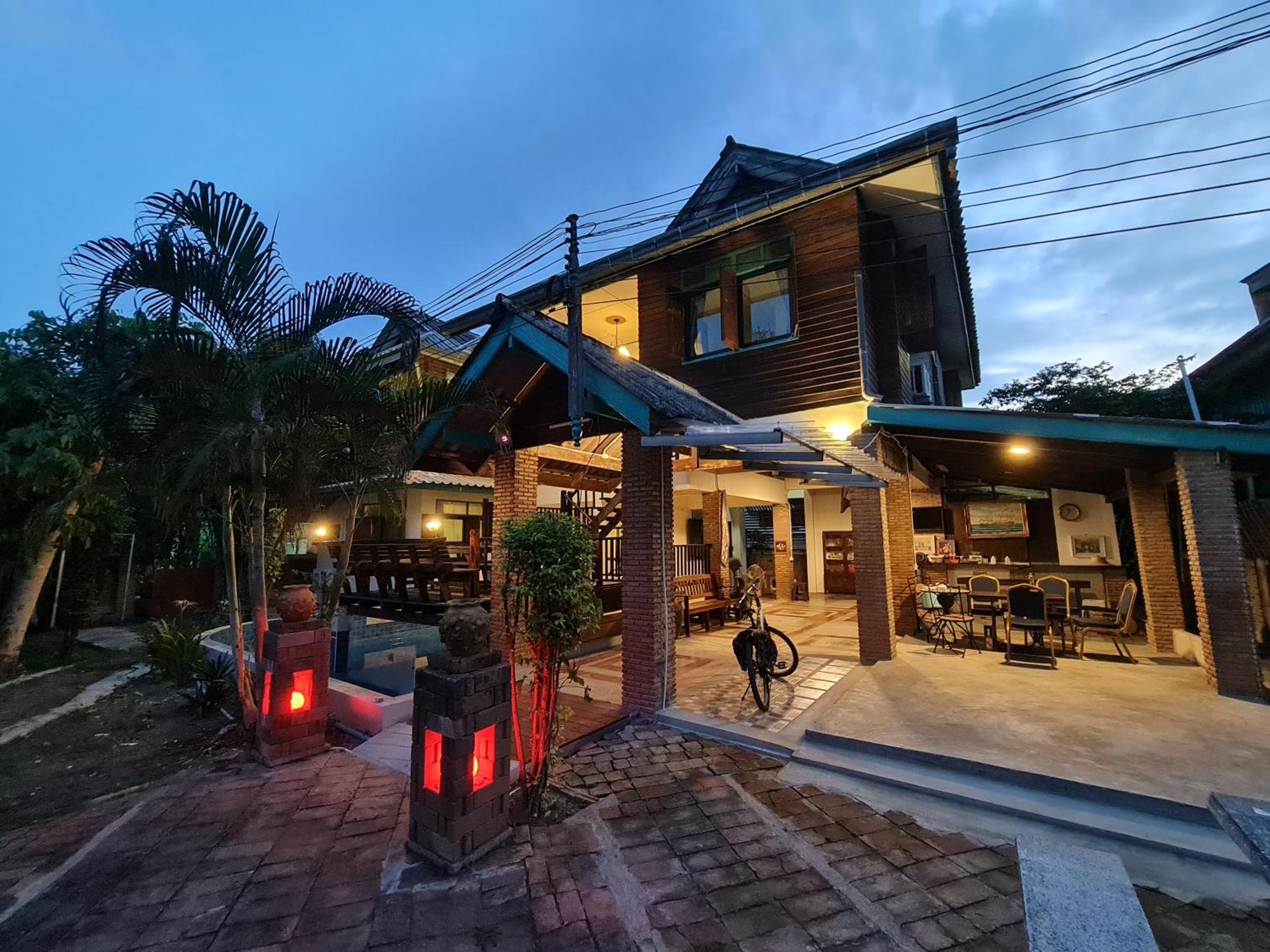 Tepbunthomhouse Ayutthaya Apartment Bagian luar foto