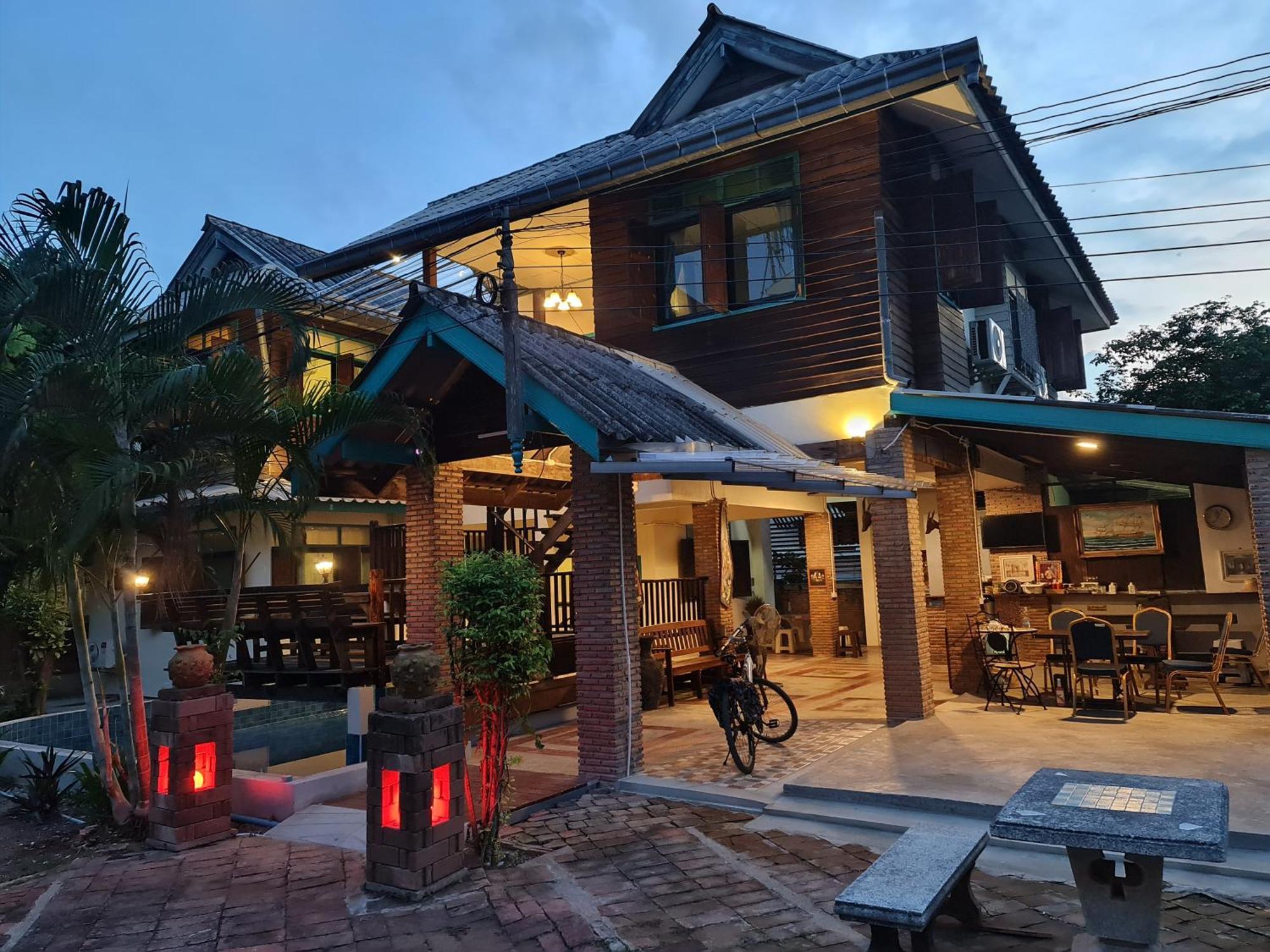 Tepbunthomhouse Ayutthaya Apartment Bagian luar foto