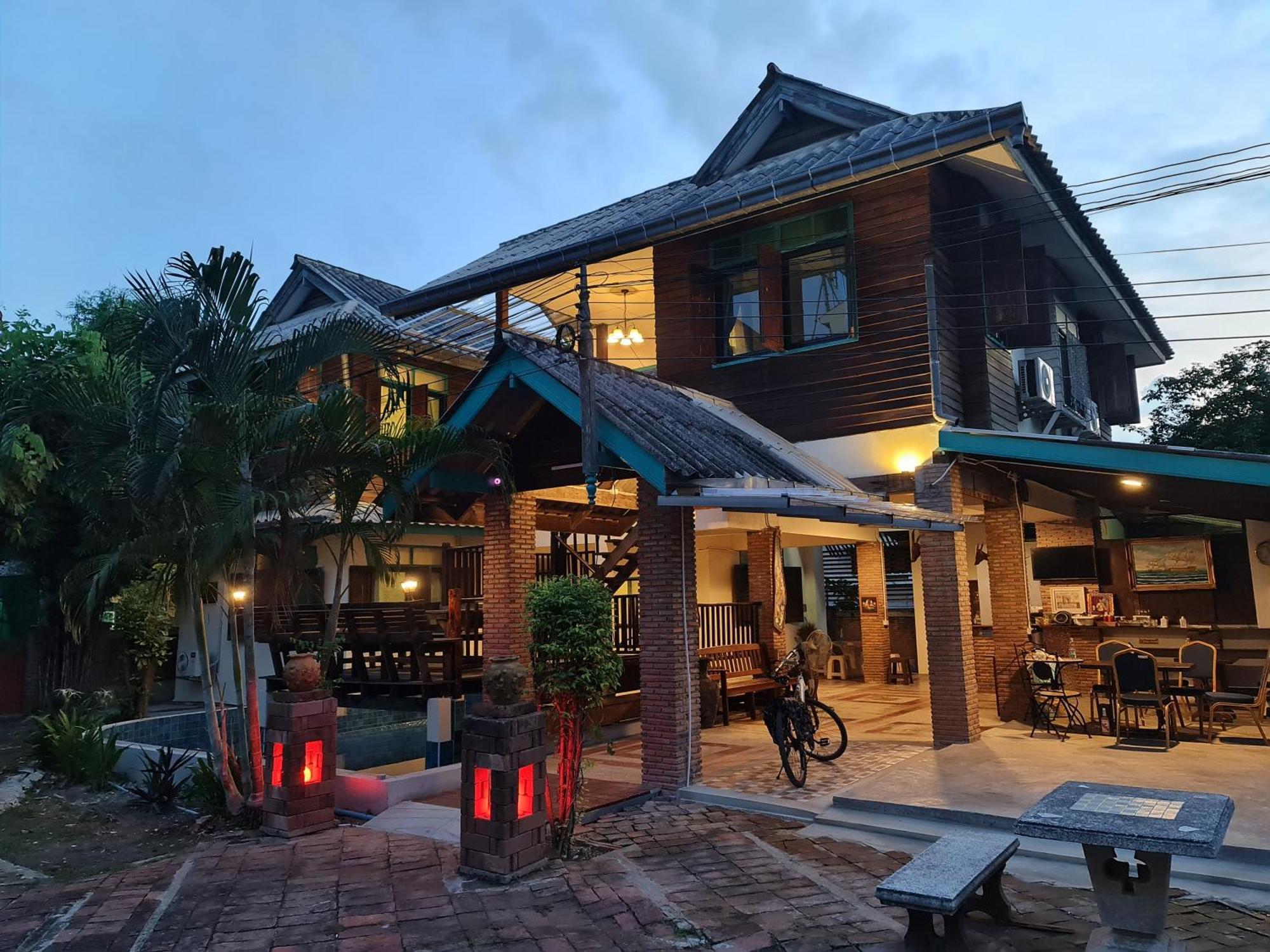 Tepbunthomhouse Ayutthaya Apartment Bagian luar foto