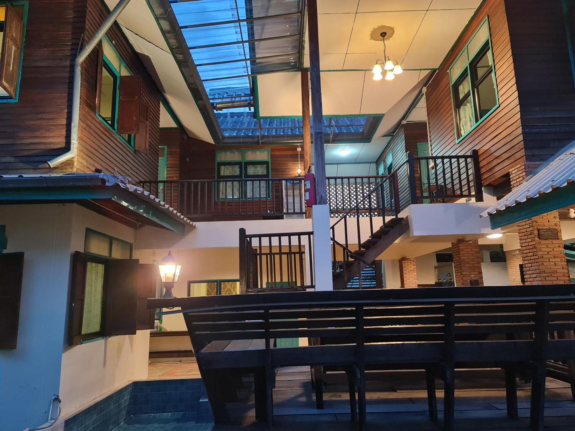 Tepbunthomhouse Ayutthaya Apartment Bagian luar foto